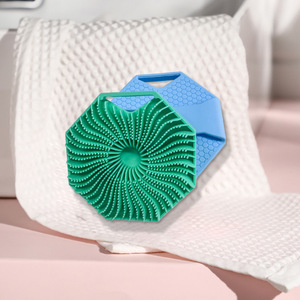 Cepillo de silicona antimicrobiano para ducha, con mangos antideslizantes, para lavado corporal, exfoliación, masaje y limpieza profunda de la piel. - Product Image 4