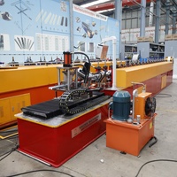 Mesin Pembentuk Gulungan Keel Bentuk Tidak Beraturan OEM ODM Non Stop, Lini Produksi Keel Logam Kustom untuk Profil Rangka Dinding dan Plafon