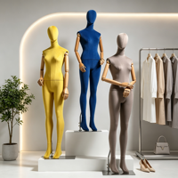 Mannequin féminin en fibre de verre recouvert de tissu en daim, avec bras articulés mobiles et support, pour la présentation de vêtements en vitrine