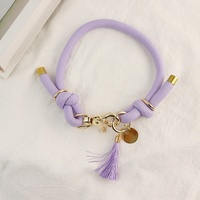 Nouvel Arrivage Populaire : Collier pour Chien en Corde Tressée Violet Clair avec Pompon et Fermoir Doré – Idéal pour la Promenade en Extérieur, Vente en Gros Personnalisée