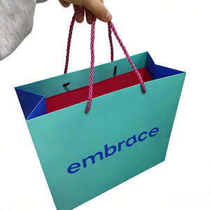 Sacs d'emballage de luxe personnalisés pour vêtements, sacs cadeaux bleus, sacs en papier pour le shopping avec poignées pour vêtements - Product Image 5