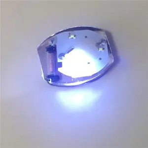 所有白色闪烁防水 LED 衣服灯