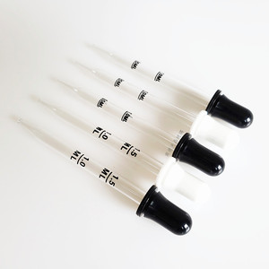 หลอดหยดแก้วเทียนจิงแบบมีขีดบอกปริมาตร 1.5 มล. ปลายตรง สำหรับขวดน้ำมันหอมระเหย พร้อมปลายยาง - Product Image 2