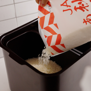 KURA – Vacuum Rice Storage Container 10kg - Product Image 5