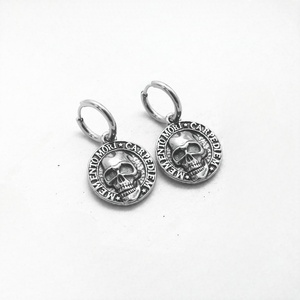 Pendientes de Acero Inoxidable Estilo Hiphop, Calavera Gótica, para Hombre, Color Negro Plateado, Joyería Punk, Pendientes de Moda para Hombre y Mujer - Product Image 2