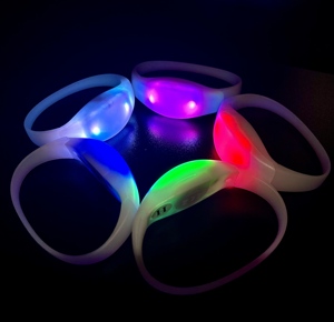 Soffa thay đổi màu sắc <span class=keywords><strong>RGB</strong></span> <span class=keywords><strong>LED</strong></span> ánh sáng <span class=keywords><strong>LED</strong></span> Dây đeo cổ tay <span class=keywords><strong>LED</strong></span> Vòng đeo tay buổi hòa nhạc <span class=keywords><strong>DMX</strong></span> điều khiển <span class=keywords><strong>LED</strong></span> dây đeo cổ tay Đảng khuyến mãi - Product Image 1