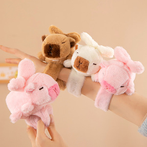 Juguetes de peluche de <span class=keywords><strong>capibara</strong></span>: pulseras de golpeo, llaveros, animales de peluche con movimiento de ala y vibración, peluches suaves, pequeños regalos de boutique al por mayor - Product Image 1