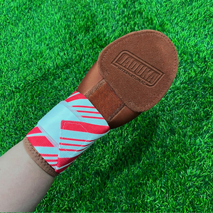 Guante de Béisbol Deslizante Bruc Bolt con Diseño de Hombre de Jengibre, Franja Roja y Blanca, y Lazo Verde para Juego Divertido - Product Image 1