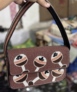 Sac à bandoulière en cuir véritable vintage fait main pour femmes, décoré de perles multicolores, élégant, de qualité supérieure - Product Image 2