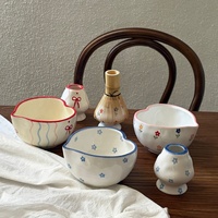 Bol à matcha en céramique façonné à la main en forme de cœur avec support pour fouet à thé, accessoires personnalisés, chawan en céramique peint à la main