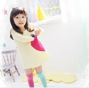 Vêtements pour enfants en gros, robe à manches longues mignonne avec imprimé cœur pour les petites filles, fabriquée en Chine - Product Image 1