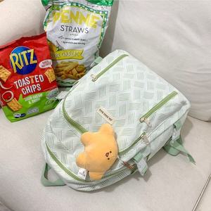 <span class=keywords><strong>4</strong></span> couleurs disponibles Sac d'école en nylon à imprimé rayé minimaliste de grande capacité avec étiquette de lettre multi-poches avec pendentif de poupée mignonne - Product Image 2