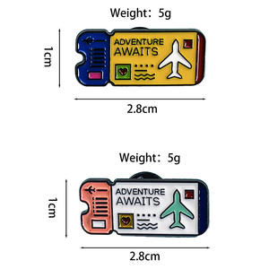 เข็มกลัดโลหะรูปตั๋วเครื่องบินน่ารัก ของตกแต่งเครื่องประดับธีมอนิเมะเคลือบอ่อน - Product Image 4