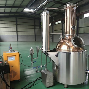 Distillateur professionnel en cuivre de 300 gallons fabriqué en usine, équipement de <span class=keywords><strong>distillerie</strong></span> de gin avec boîtier de contrôle - Product Image 1