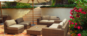 Ensemble de meubles d'extérieur/d'intérieur : une zone de repos confortable ou un lieu de réunion chaleureux pour un groupe d'amis. - Product Image 4
