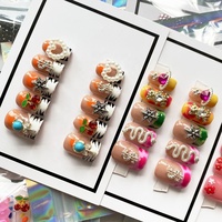 Faux ongles à presser en gel 3D fleuris peints à la main, lot de 10 pièces, courts, fantaisie, faits à la main, épais, en acrylique, pour la pose rapide