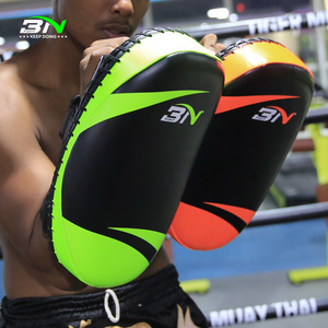 แผ่นรองต่อยมวย BN Wholesale สำหรับฝึกเตะ ต่อย <span class=keywords><strong>มวยไทย</strong></span> MMA  แผ่นรองแขน  แผ่นป้องกันการต่อย  ทำจากหนัง PU  สำหรับเทควันโด - Product Image 4