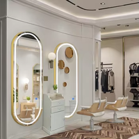 Miroir moderne avec éclairage LED, forme arquée, écologique, pour murs, style pleine longueur. Pour les hôtels, les salons, les salons de coiffure et les salles de sport.