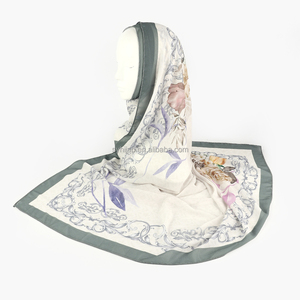 Excellente qualité femmes doux plaine mousse crêpe Hijab luxe Premium Jersey imprimé châle écharpe en gros <span class=keywords><strong>Voile</strong></span> matériel - Product Image 2