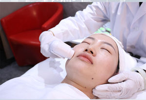 Máquina <span class=keywords><strong>de</strong></span> Belleza HIFU 7D Profesional Facial y Corporal <span class=keywords><strong>de</strong></span> Alta Intensidad Enfocada para Ojos y Cintura con Cepillo Limpiador Facial a <span class=keywords><strong>Precio</strong></span> Económico - Product Image 6