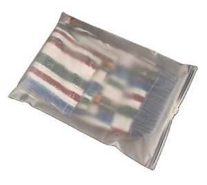 Bolsa de camiseta a prueba de humedad hecha a medida Logotipo de plástico PP impreso para embalaje de prendas Diseño esmerilado - Product Image 3