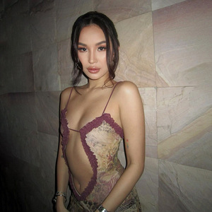 Nuevo Vestido Floral Transpirable de Playa con Hombros Descubiertos - Vestido de Verano Sexy con Volantes y Abertura Alta para Mujer - Product Image 5