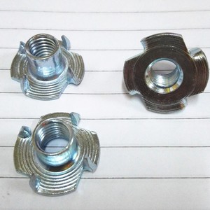 Tornillo para Muebles M8 con Cuatro Puntas, Recubierto de Zinc, Rosca Derecha, Grado A, Diseño Industrial para Fijación en Madera - Product Image 3