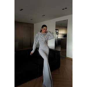 Vestido largo con capucha gris otoñal Magma, casual, hasta el suelo, de spandex, ajustado con silueta holgada, cintura natural, estilo imperio, de punto estampado. - Product Image 4