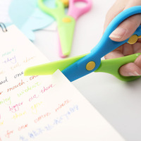 Petits ciseaux de sécurité en plastique pour enfants de l'école ciseaux à dentelle pour enfants pour la papeterie domestique artisanat papier couture enfants artisanat