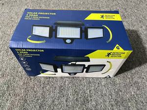 Lampe LED solaire extérieure 10W à trois têtes avec capteur, montage mural, du crépuscule à l'aube, télécommande, pour jardin et patio, HY 10, étanche IP65 - Product Image 3