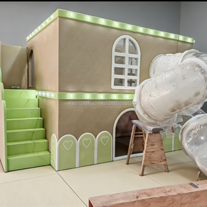 Equipo de Juegos Interior de Madera Natural Verde, Juego de Rol para Niños, Piscina de Pelotas Interactiva, Tobogán en Espiral, Juego Suave para Cafeterías, Centros Comerciales y Guarderías - Product Image 6