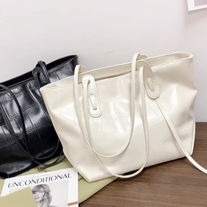 Bolsos de mano para mujer, bolso hobo con asa superior, de piel sintética, con cremallera, para uso diario, en negro, gris oscuro y marrón - Product Image 2