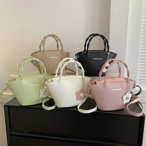 Sac bandoulière design frais et simple, sac à main en PU style femme, sac à épaule - Product Image 1