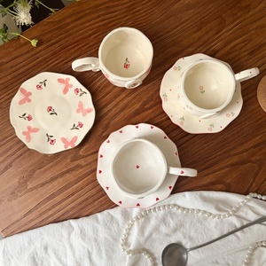 Conjunto de Xícaras de Café e Pires de Cerâmica Artesanais Estilo Francês com Flores Pintadas à Mão em Relevo e Prato de Sobremesa para Chá da Tarde - Product Image 2
