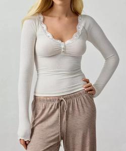 Chemisier Henley <span class=keywords><strong>blanc</strong></span> pour <span class=keywords><strong>femme</strong></span> à manches longues, avec bordure en <span class=keywords><strong>dentelle</strong></span>, coupe ajustée, en maille gaufrée, style décontracté, idéal pour l'été et les soirées - Product Image 1