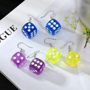 Boucles d'oreilles à la mode, pas cher, mignon, Design amusant, jeu de fête, couleur bonbon, dés aléatoires, <span class=keywords><strong>2022</strong></span> - Product Image 2