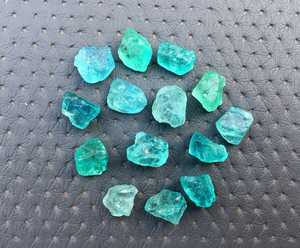 25 pièces d'apatite bleue naturelle en vrac, pierre brute non traitée à la main, fabrication de bijoux bleus en gros - Product Image 2