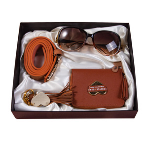 Set de Regalo Forever Young: Cartera, Gafas de Sol, Cinturón, Llavero, Regalo de San Valentín, Accesorios para Mujer, Caja de Regalo - Product Image 4