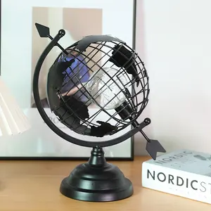 Diseño moderno LED Metal Earth Globe Lámpara Iluminación decorativa para el hogar y la sala de estar DIY Night Light World Earth Lamp