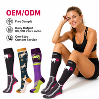Chaussettes de basket-ball noires en gros pour jeunes et adultes, écologiques, en nylon et élasthanne, tricotées avec motifs de dessins animés, revers personnalisé, semelle respirante et séchage rapide