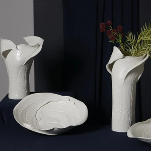 Jarrón de Cerámica Moderno de Lujo con Diseño Abstracto Incompleto de Patrón Floral, Esmaltado, para Decoración del Hogar - Product Image 1