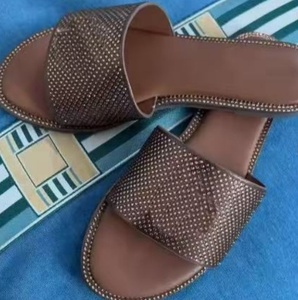 Sandalias Planas con Pedrería Negra, Punta Abierta, Suela Antideslizante de PU, para Uso Interior en Verano, Estilo Slip-On - Product Image 3