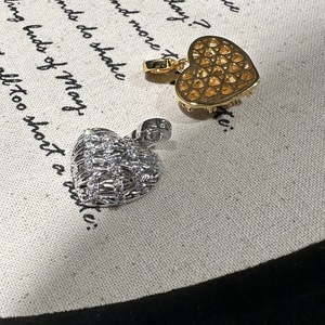 Pendentif en argent pur S925, cœur vintage, élégant et luxueux, avec zircon de luxe léger, design de niche, charme en forme de cœur - Product Image 5