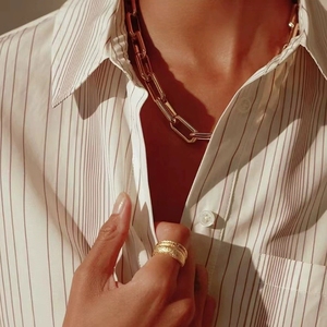 大胆なY2K風チャンキー長方形リンクチェーンチョーカーネックレス レディース用 大胆なステートメント ゴールドメッキステンレススチール ゴシックネックレス - Product Image 2