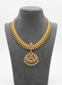 DIVYORO Conjunto de Collar Gargantilla con Cristales Ornamentados, Chapado en Oro, Joyería Clásica de Moda para Mujer, Estilo Tradicional Indio para Novias y Bodas - Product Image 3
