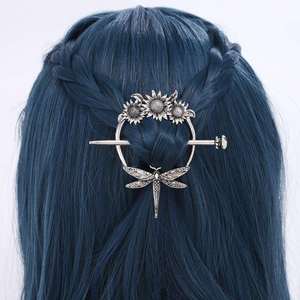 Pinza para el pelo vintage renacentista con luna creciente, hojas, cristal de amatista y borlas, estilo pagano, para mujer - Product Image 3