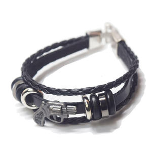 Pulsera de Cuero de <span class=keywords><strong>3</strong></span> Capas con Dije de Pistola Gótica de Aleación Personalizada y Cuero PU de 21 cm y 1.5 cm de Ancho para Hombre, Proveedor - Product Image 2
