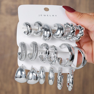 Pendientes de Aro Minimalistas con Conchas Marinas y Tachuelas Metálicas para Mujer, Joyería para Vacaciones en la Playa, Verano 2025, Origen Yiwu - Product Image 4