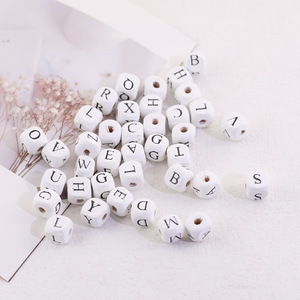 Perles carrées en bois blanc de 10 mm, perles en vrac avec lettres anglaises pour la fabrication de bracelets, matériel et accessoires de bijouterie DIY - Product Image 2