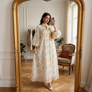 Vestido islámico color crema con mangas abullonadas, frente con cuentas y lazo en la cintura - Product Image 1